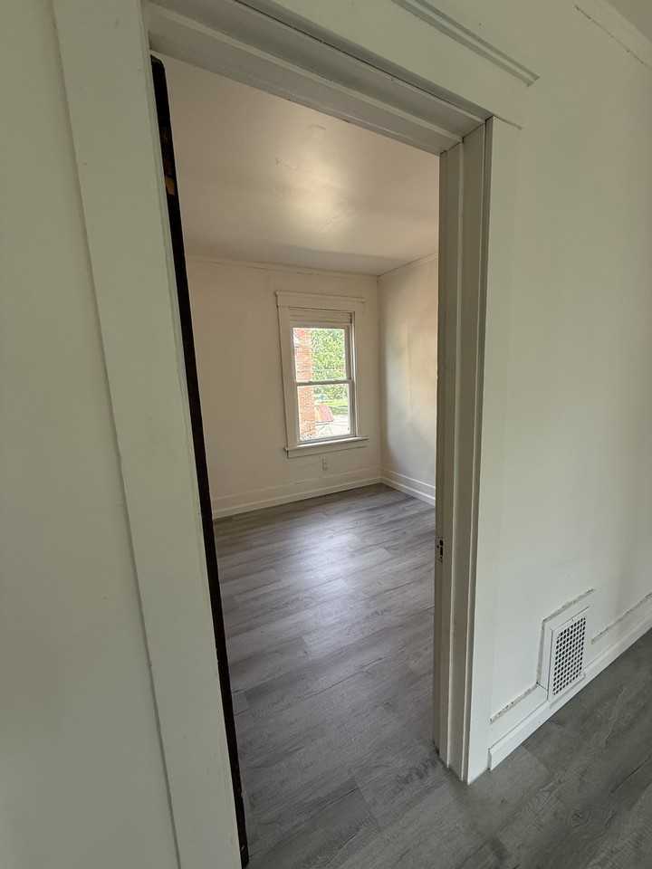 912 18th Ave - Photo 3 of 5