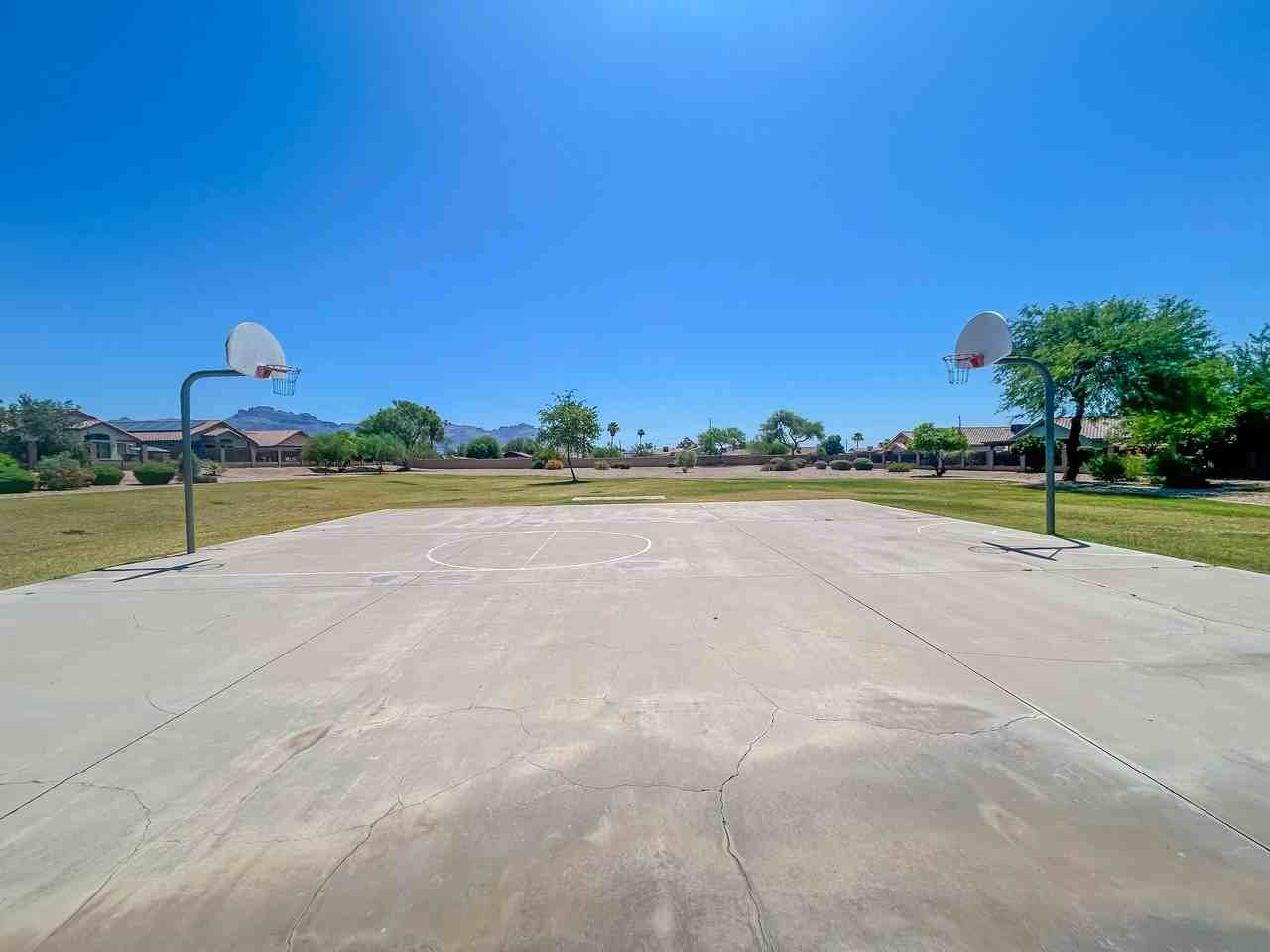927 E Yuma Ave - Photo 3 of 8