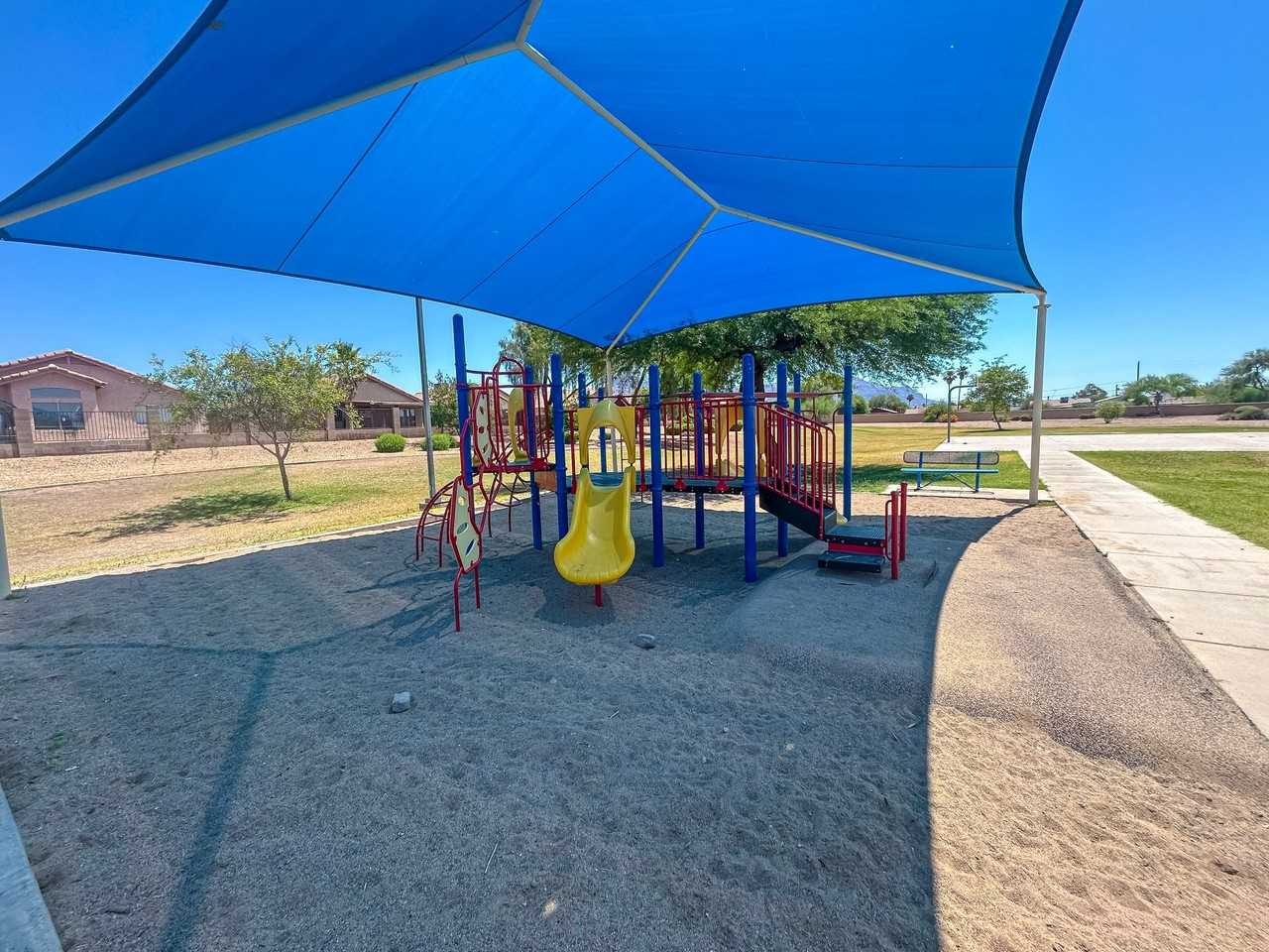 927 E Yuma Ave - Photo 5 of 8