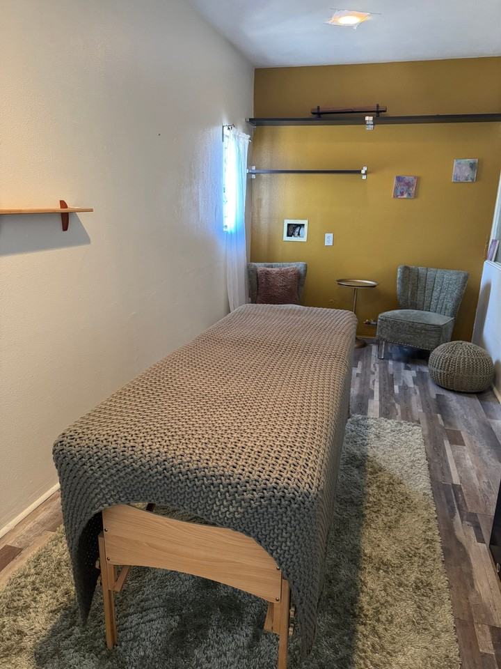 255 E St - Photo 5 of 6