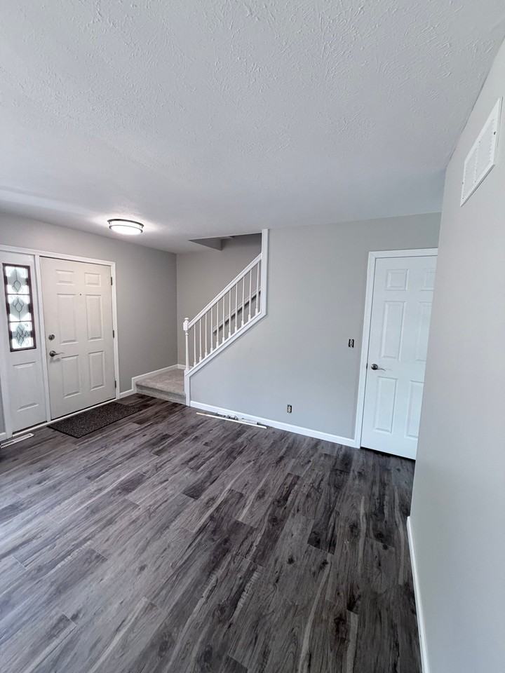 924 Merrill Ct S #924 - Photo 2 of 10