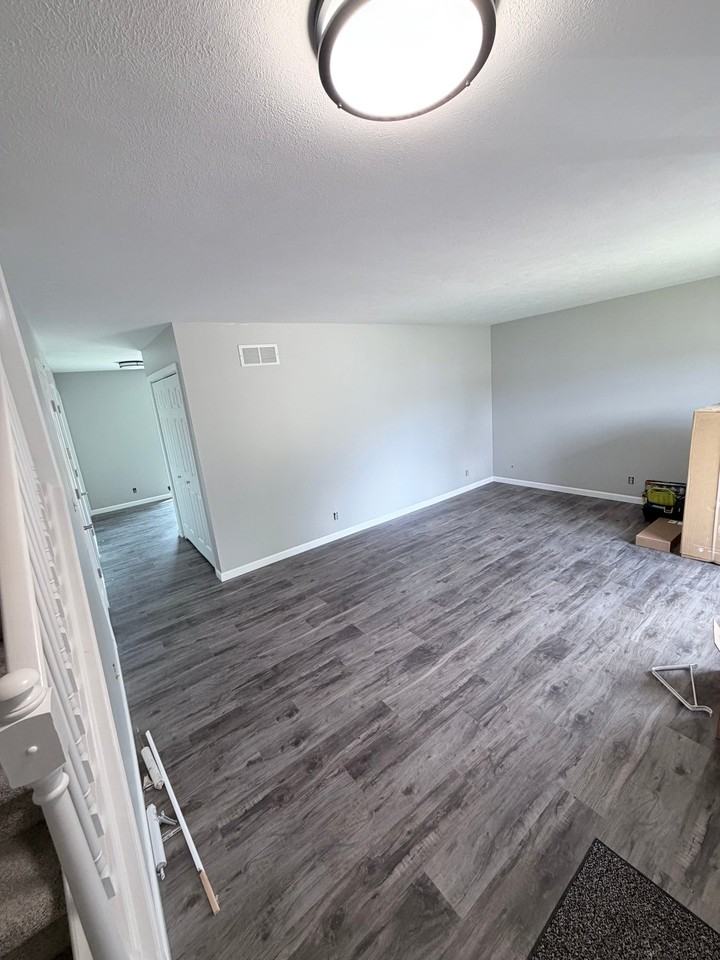 924 Merrill Ct S #924 - Photo 3 of 10
