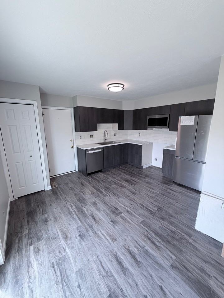 924 Merrill Ct S #924 - Photo 5 of 10
