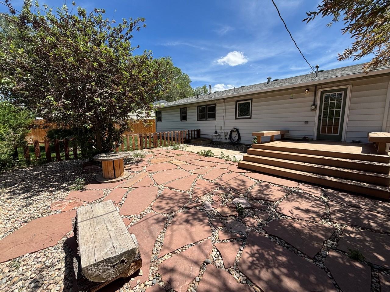 1007 Sanders Dr - Photo 2 of 11