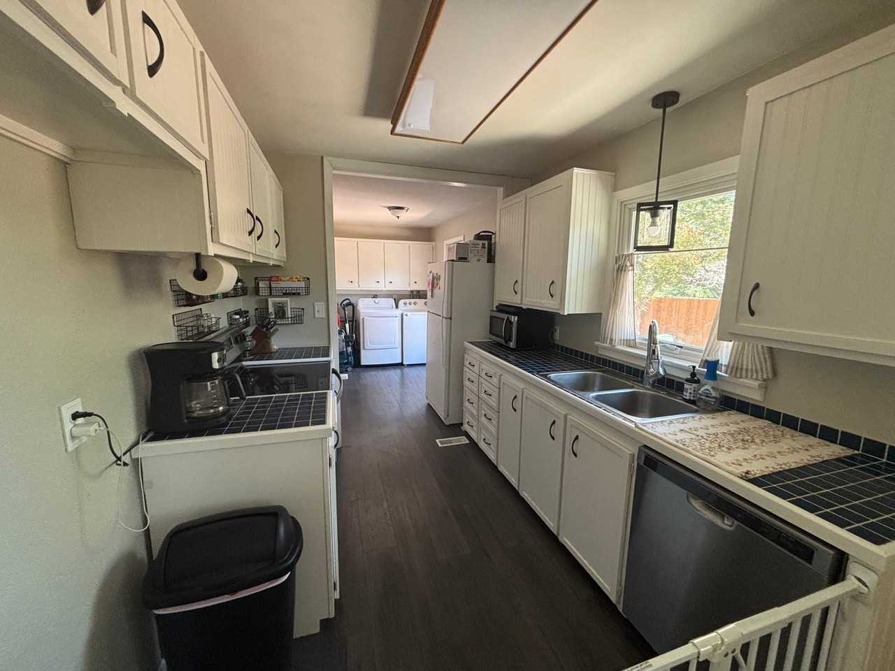 1007 Sanders Dr - Photo 4 of 11