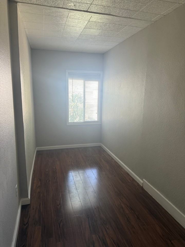 1235 N St - Photo 4 of 14