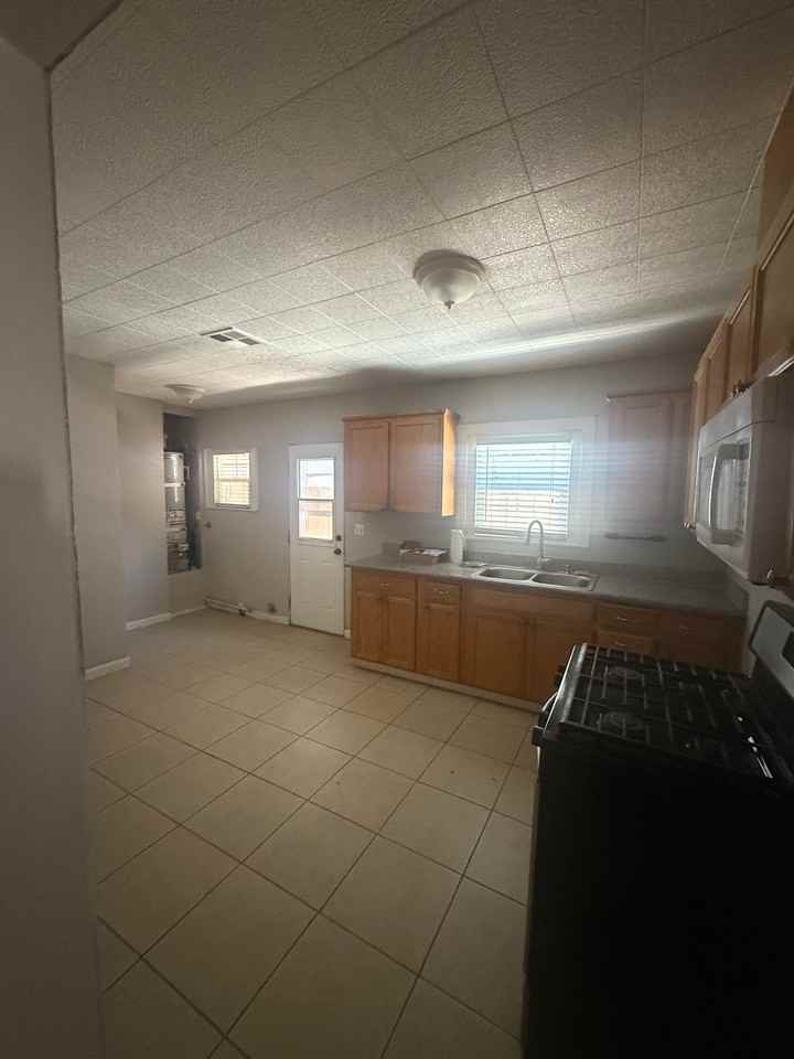 1235 N St - Photo 7 of 14