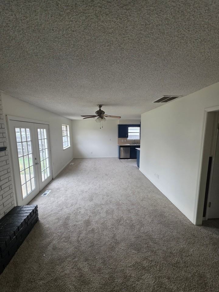 12624 E 33rd Ct - Photo 3 of 15