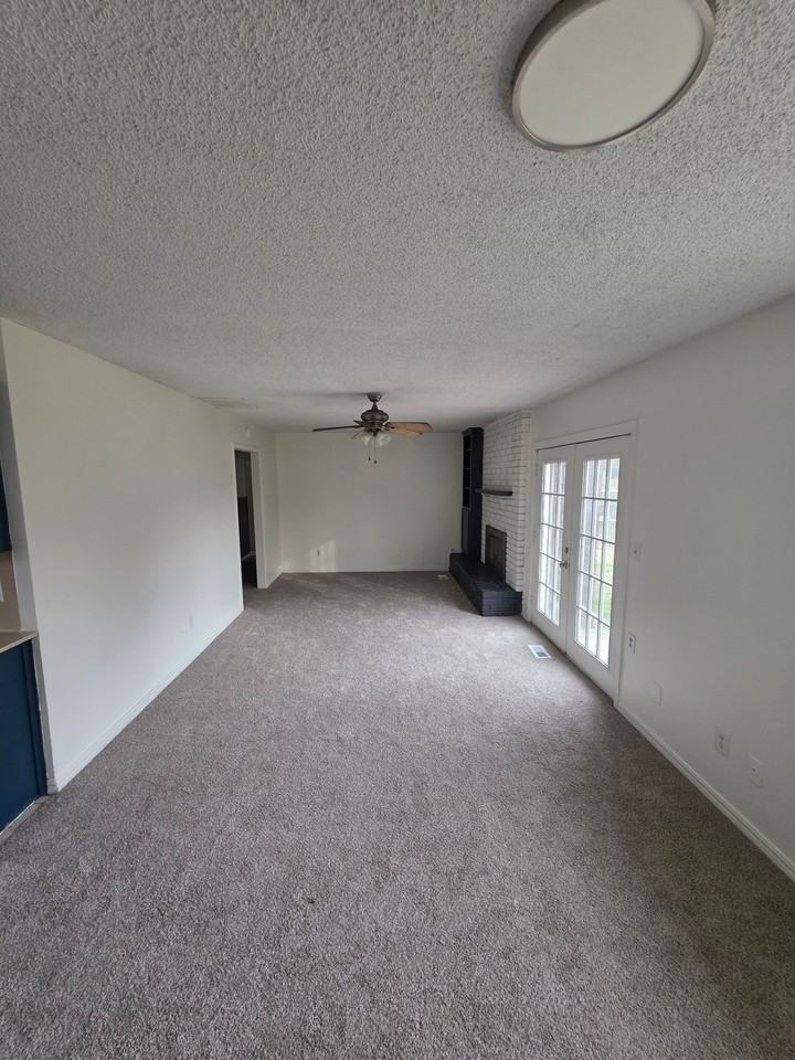 12624 E 33rd Ct - Photo 4 of 15