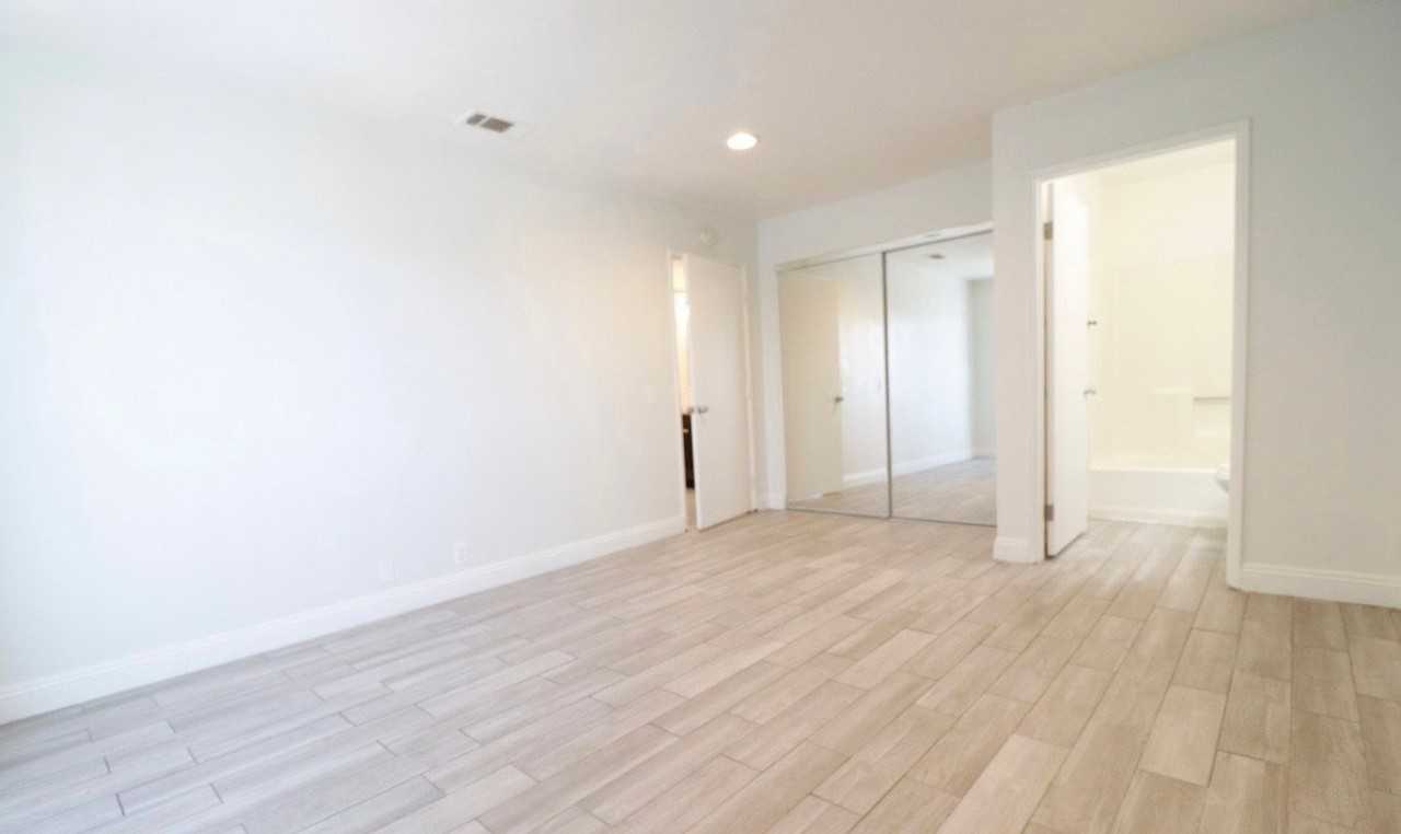 13576 Algonquin Rd #2 - Photo 6 of 14