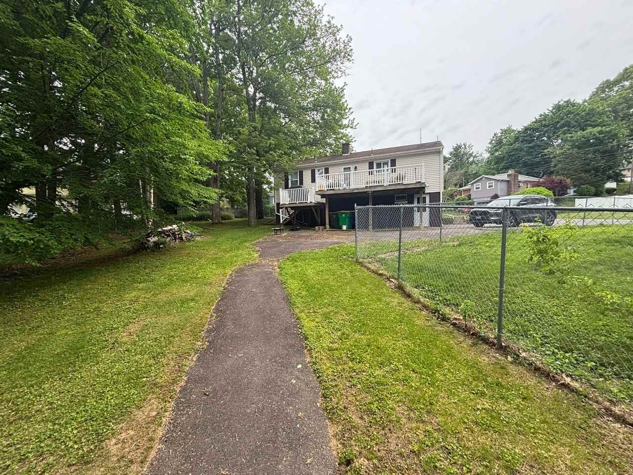 181 Hubbell Ave - Photo 2 of 20