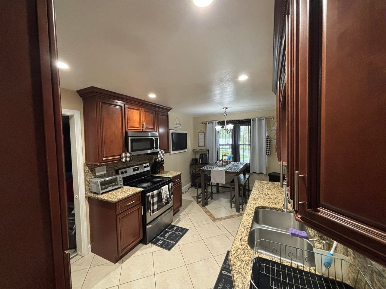 181 Hubbell Ave - Photo 7 of 20