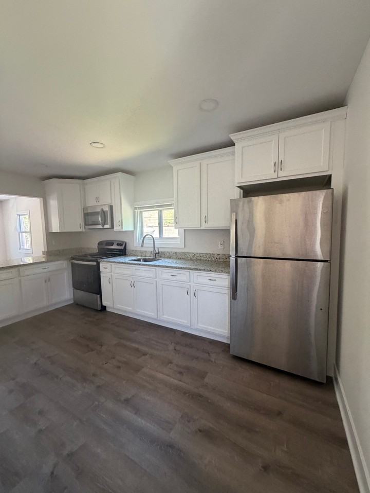 9 Railroad Ave #9 - Photo 2 of 10