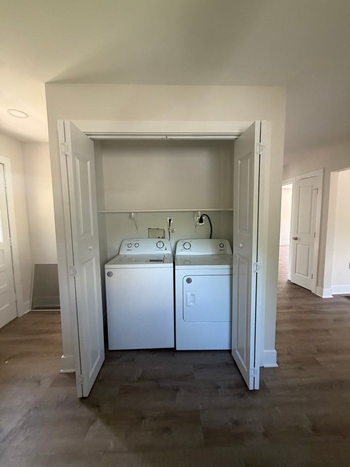 9 Railroad Ave #9 - Photo 3 of 10