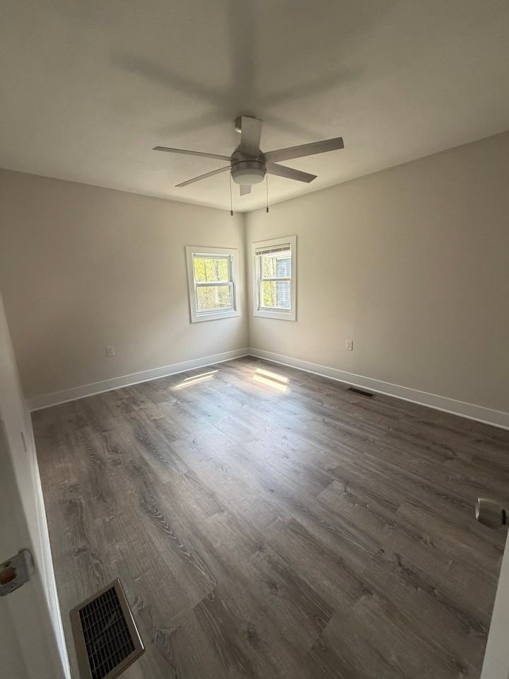 9 Railroad Ave #9 - Photo 5 of 10