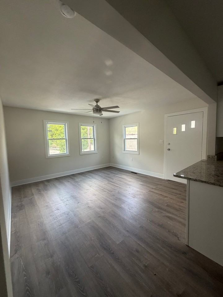 9 Railroad Ave #9 - Photo 7 of 10