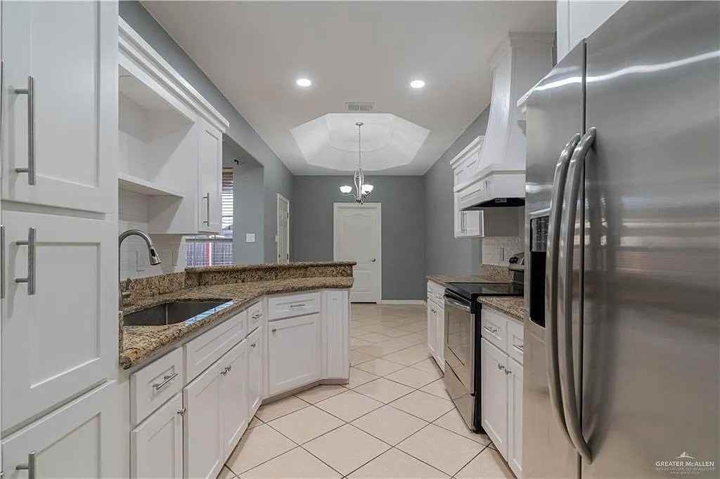 504 E Biyaneta Ave - Photo 5 of 15