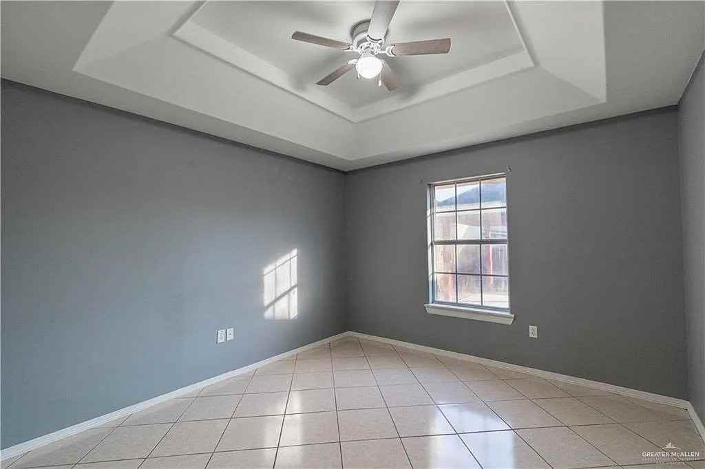 504 E Biyaneta Ave - Photo 6 of 15