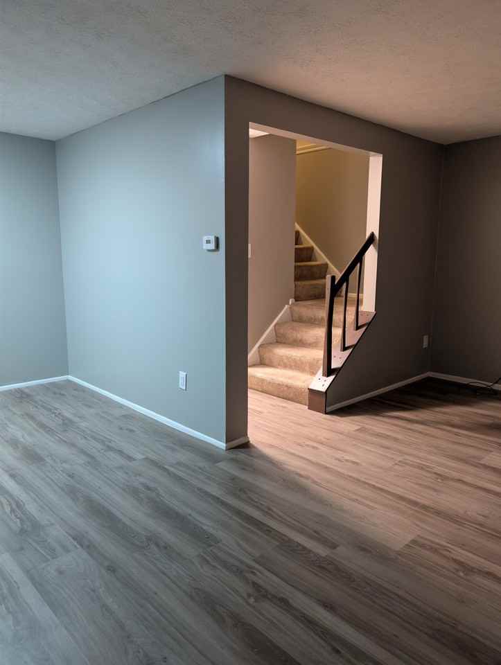 531 Hunters Path Rd - Photo 2 of 20