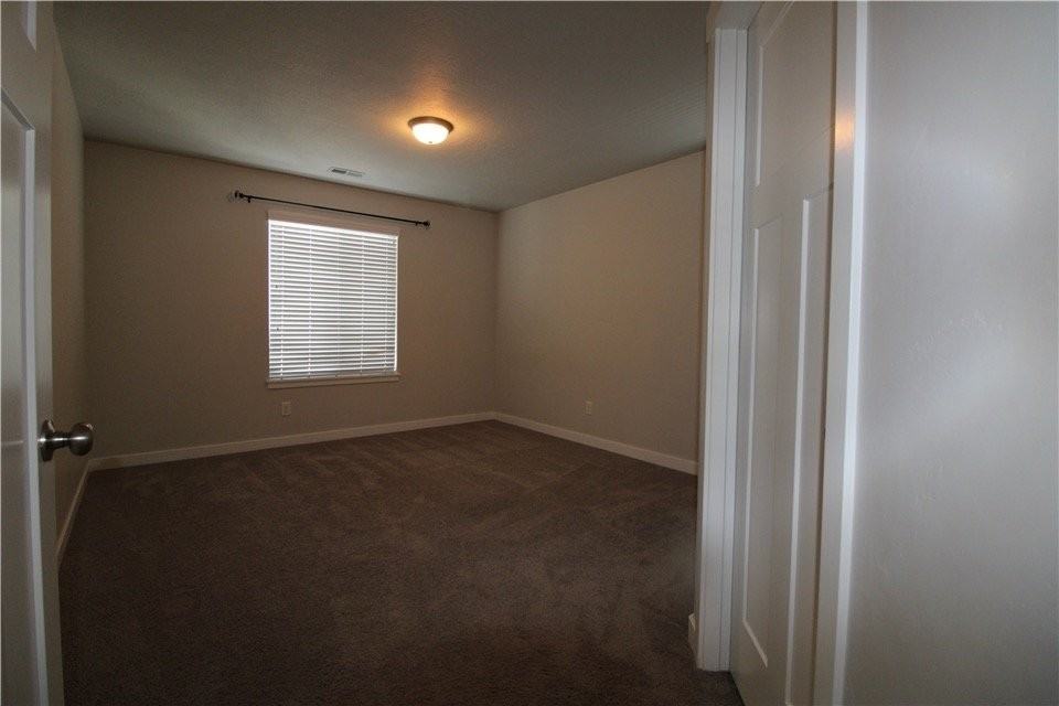 875 N Main St - Photo 5 of 8