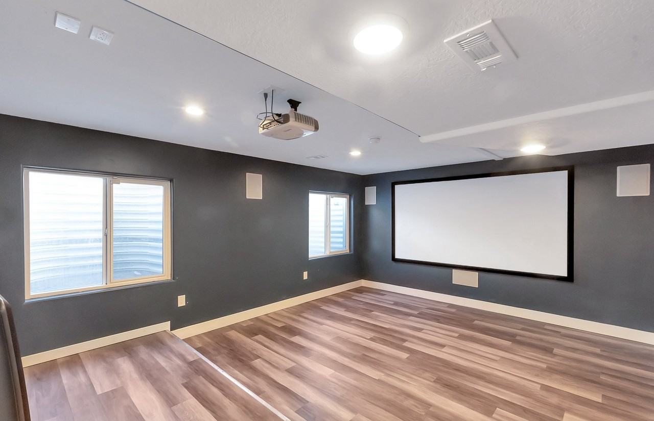 875 N Main St - Photo 6 of 8