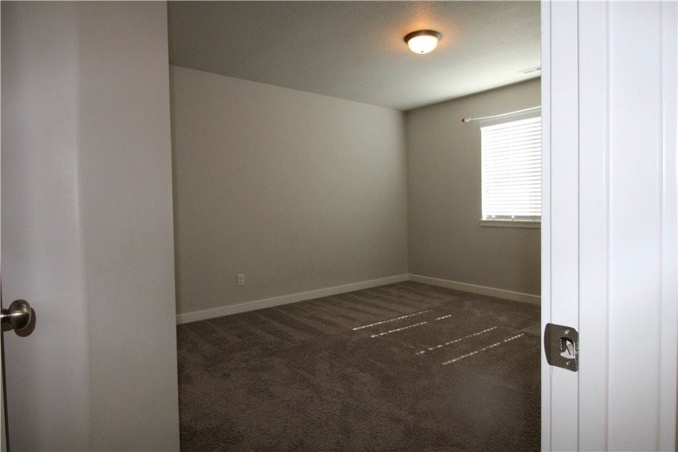 875 N Main St - Photo 7 of 8