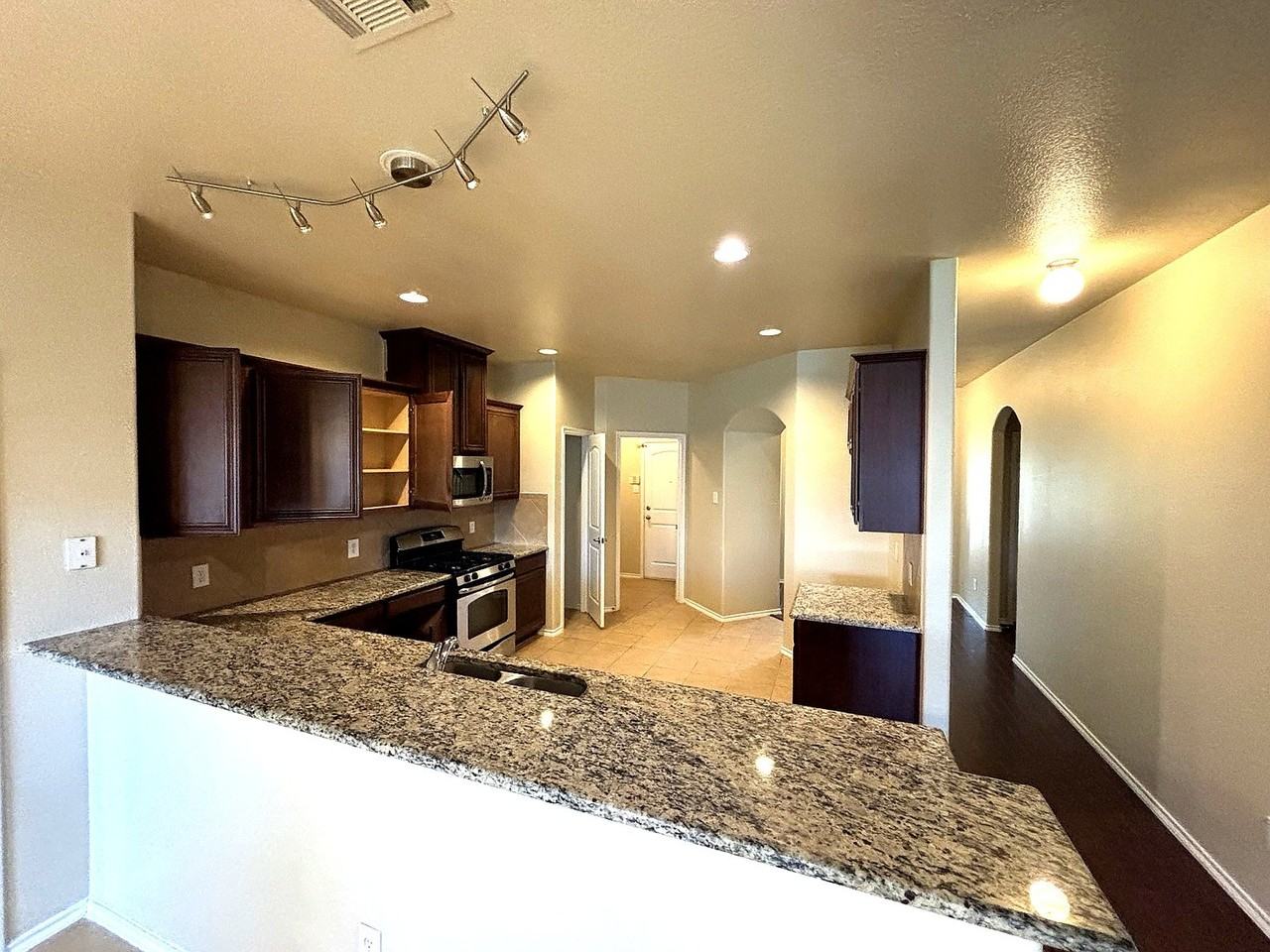 9717 Sand Trap Dr - Photo 5 of 18