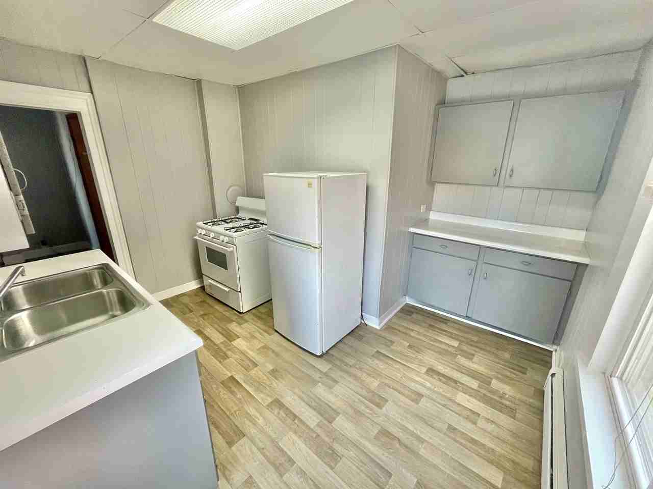 137 Mohawk St #2R - Photo 3 of 9