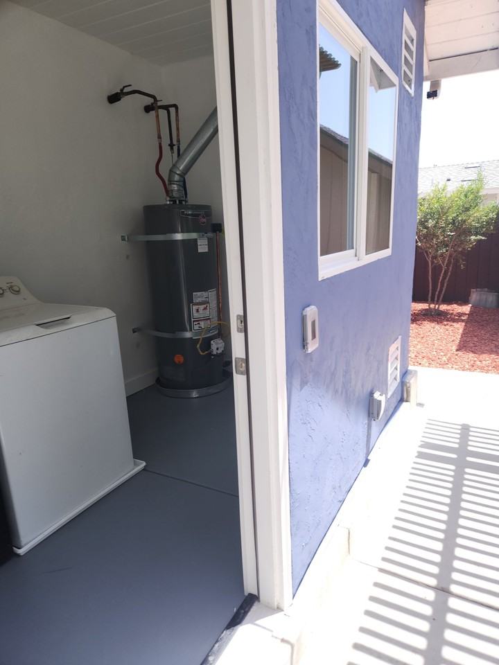 3038 Washington St - Photo 4 of 10