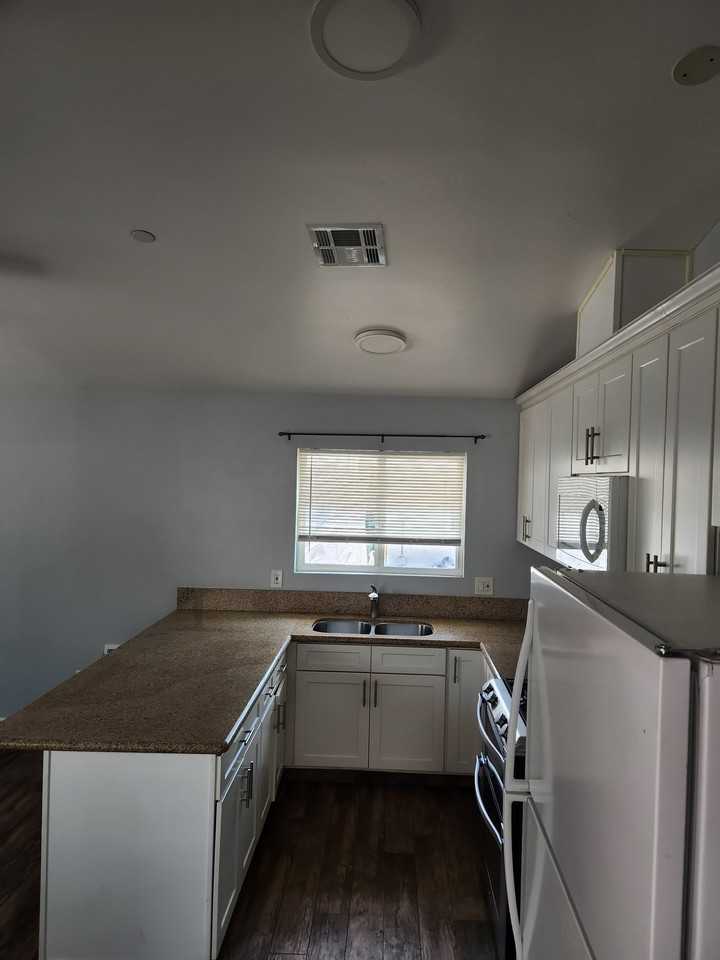 3038 Washington St - Photo 7 of 10