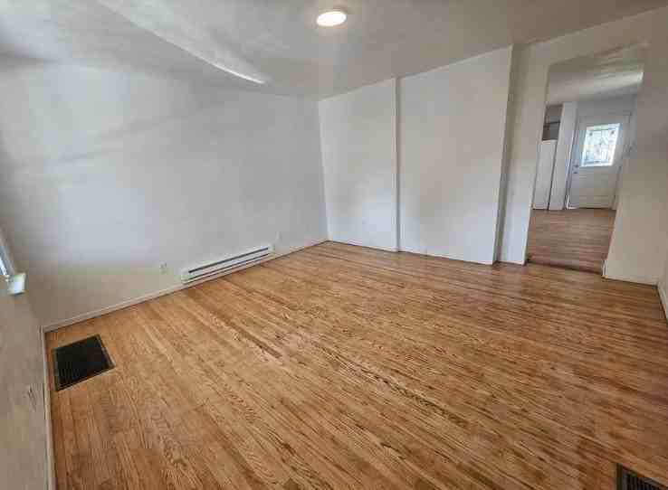 807 Hazlett Ave - Photo 3 of 9