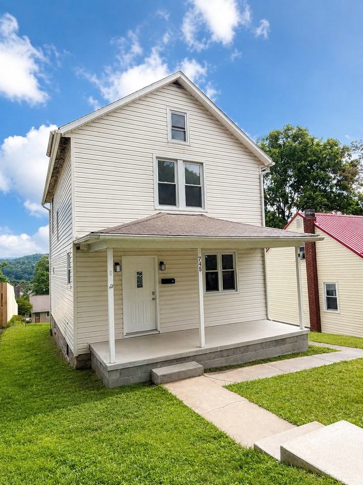 745 Russell Ave