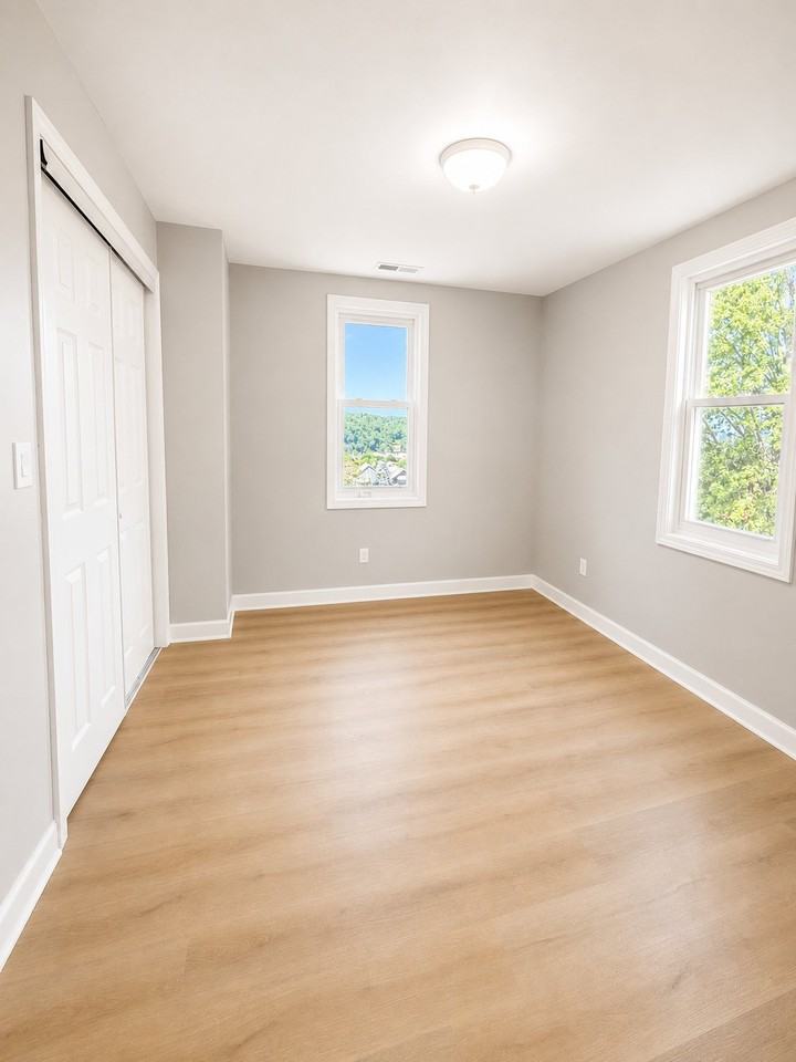 745 Russell Ave - Photo 3 of 8