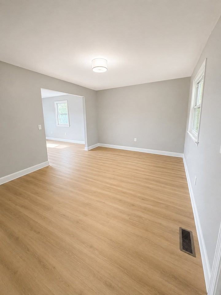745 Russell Ave - Photo 7 of 8
