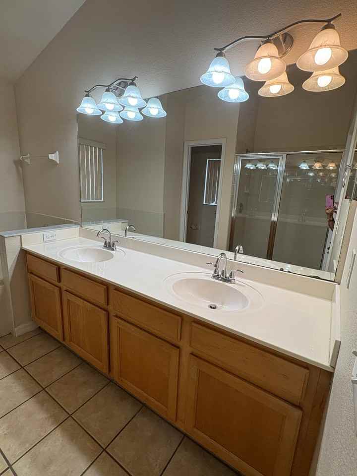 14630 Lady Victoria Blvd - Photo 5 of 10