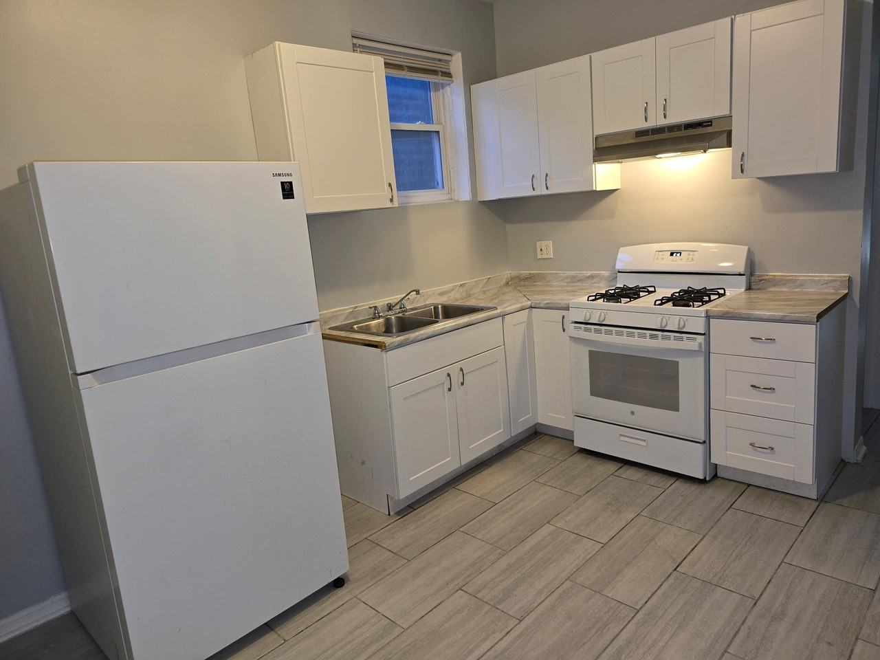 5519 S Throop St - Photo 7 of 10