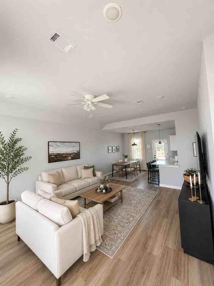 127 Wells St - Photo 2 of 2