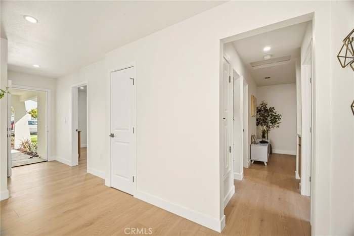 5010 W Maurie Ave - Photo 5 of 19