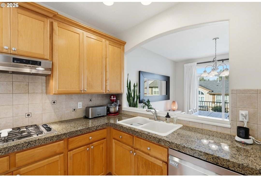 2442 Nw Burnett St - Photo 5 of 20