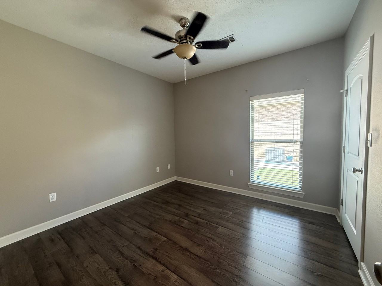 1220 Andrews Dr - Photo 7 of 18
