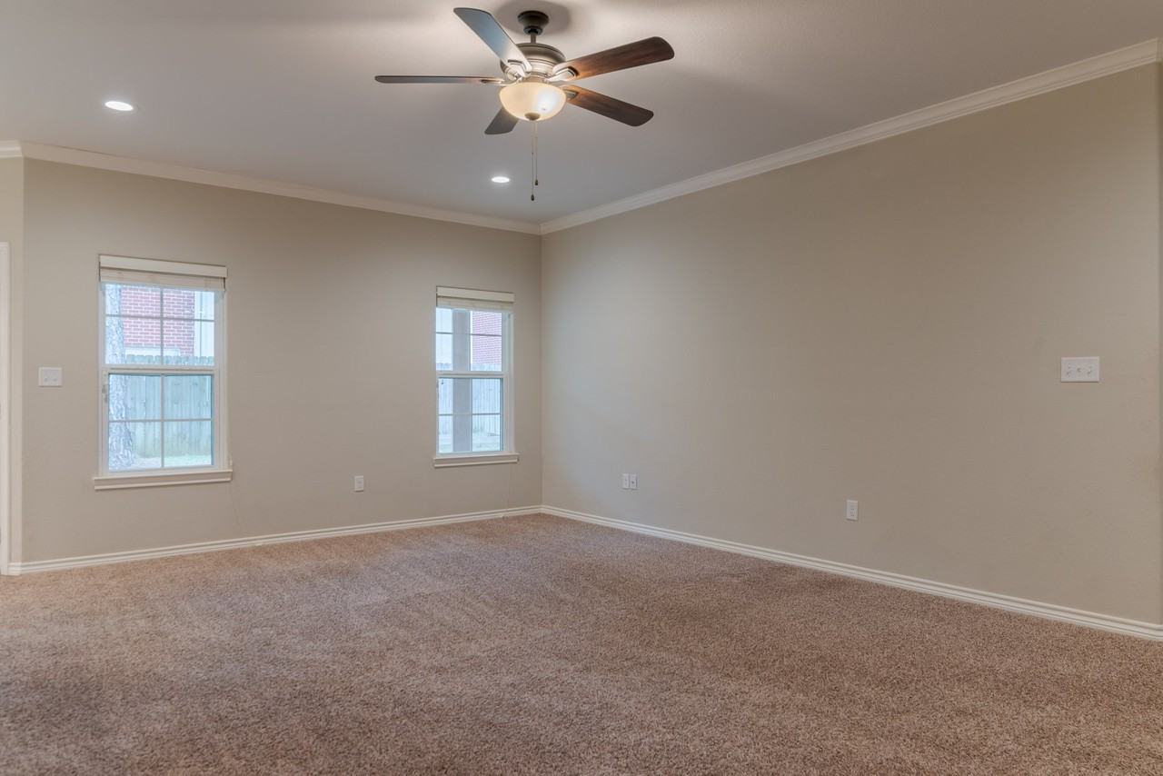2202 Woodgrove Ln - Photo 4 of 19