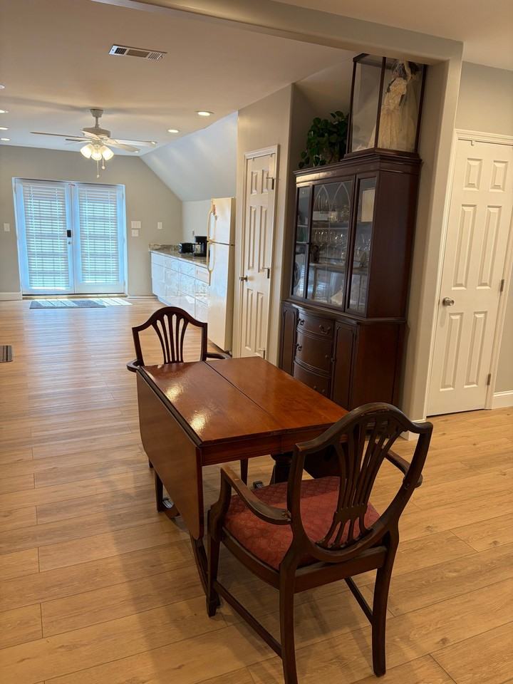 2801 Aimar Ave - Photo 4 of 16