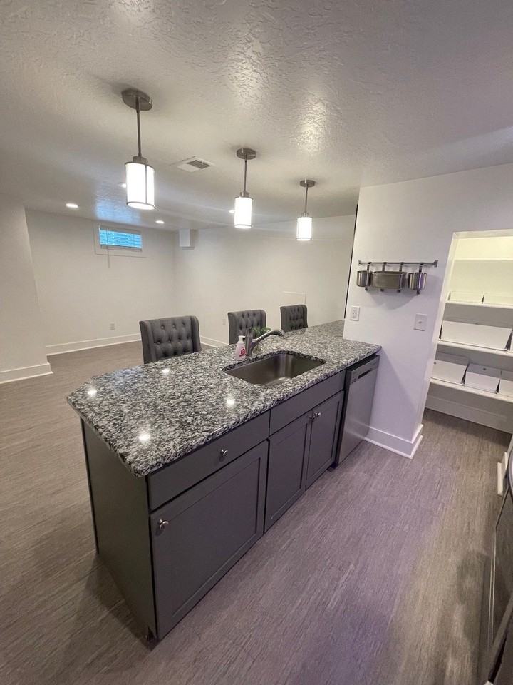 2356 Tyler Ave - Photo 6 of 20