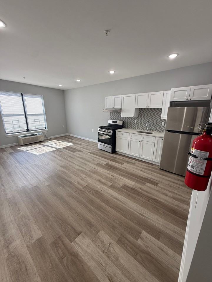 283 Fulton Pl #304 - Photo 2 of 8