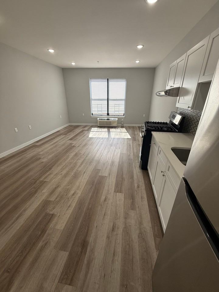 283 Fulton Pl #304 - Photo 5 of 8