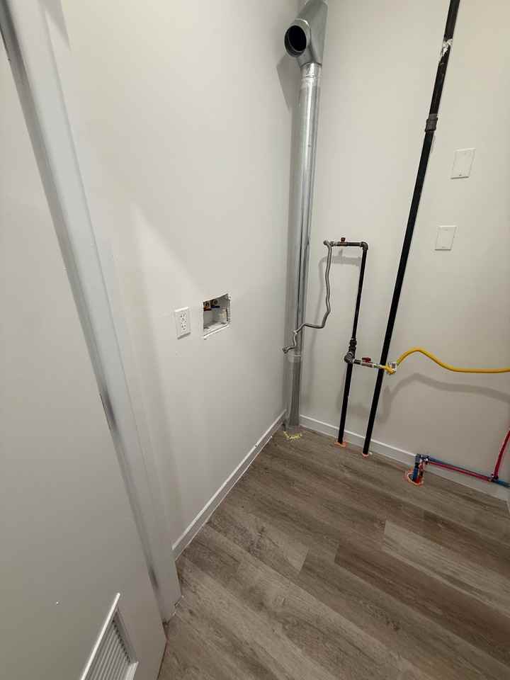 283 Fulton Pl #304 - Photo 6 of 8