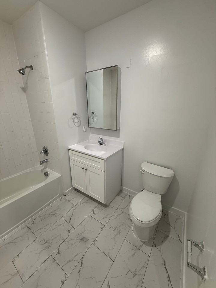 283 Fulton Pl #304 - Photo 7 of 8