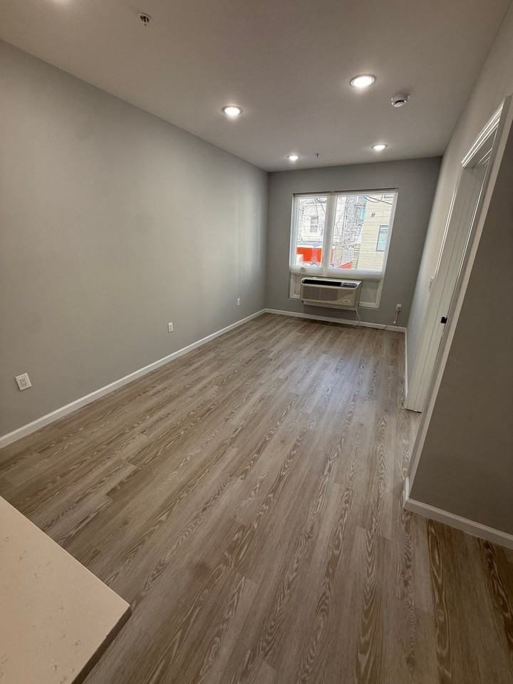 224 Rosa Parks Blvd #202 - Photo 3 of 10