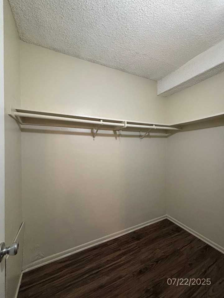 915 S Citron St #4 - Photo 5 of 6
