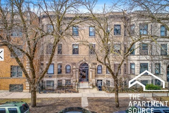 3822 N Sheffield Ave #3 - Photo 2 of 10
